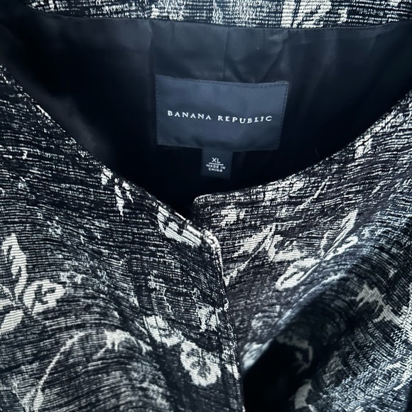 Black/Ivory Banana Republic, Chinoiserie Print Round Neck Linen Car Coat - Picture 5 of 6